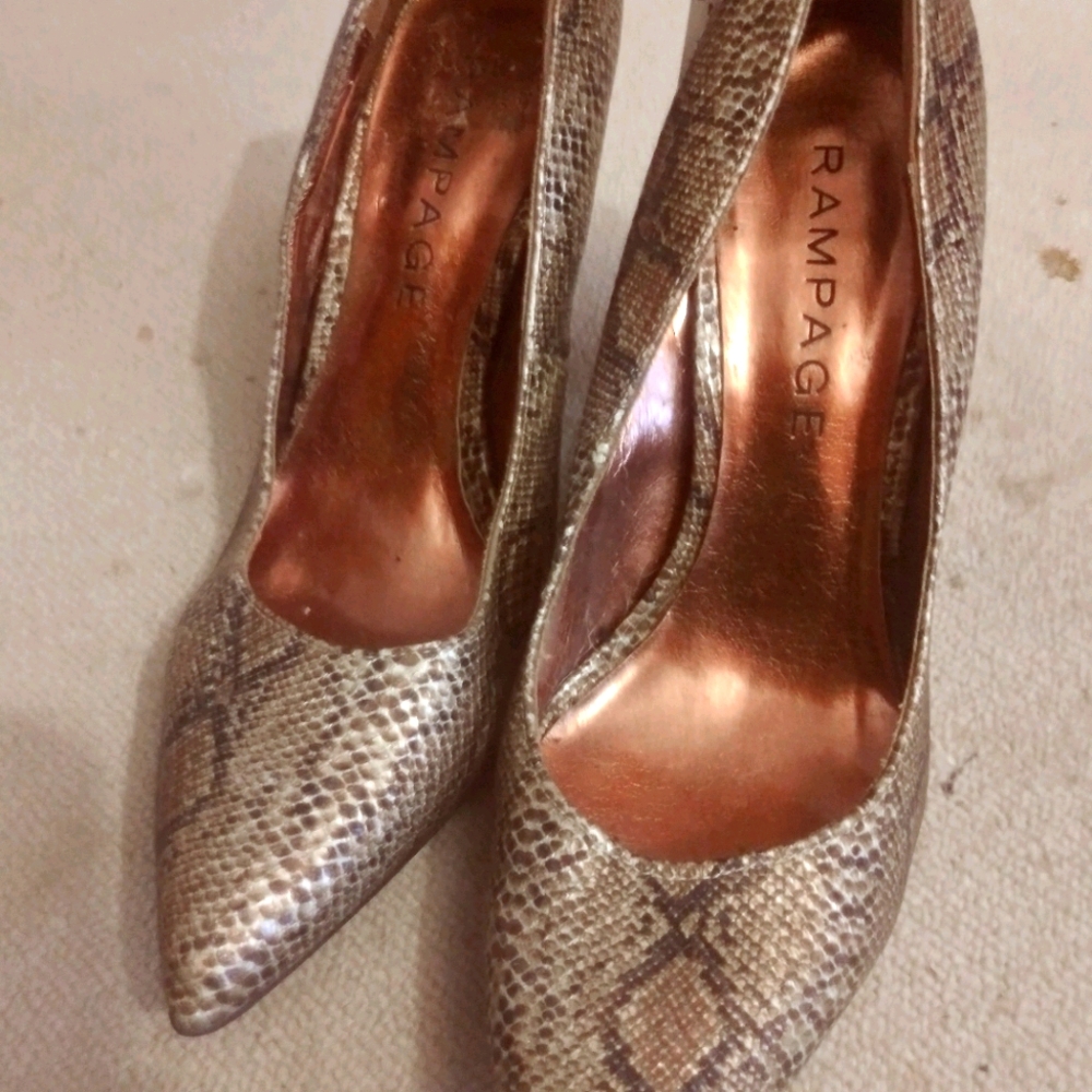 RAMPAGE Sz8 animal print high heel pumps